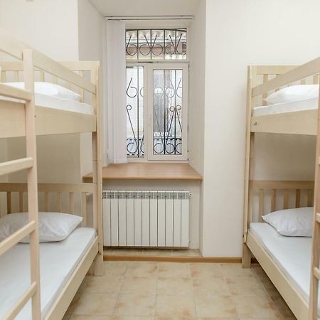 Globus Lipki Hostel Kiev Eksteriør bilde
