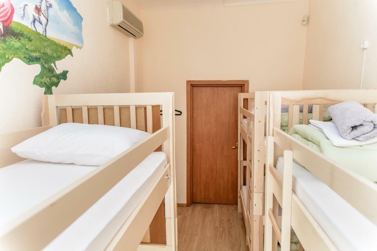 Globus Lipki Hostel Kiev Eksteriør bilde