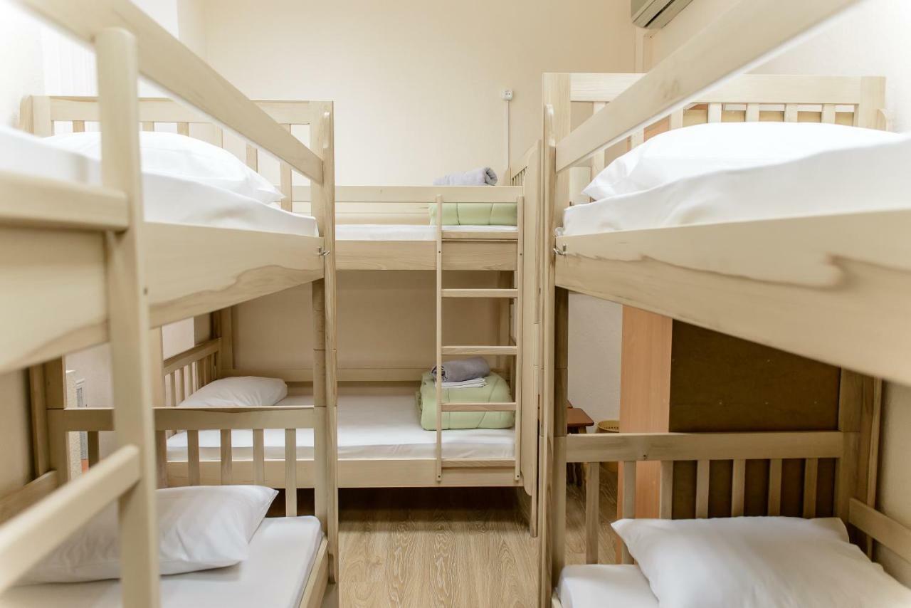 Globus Lipki Hostel Kiev Eksteriør bilde
