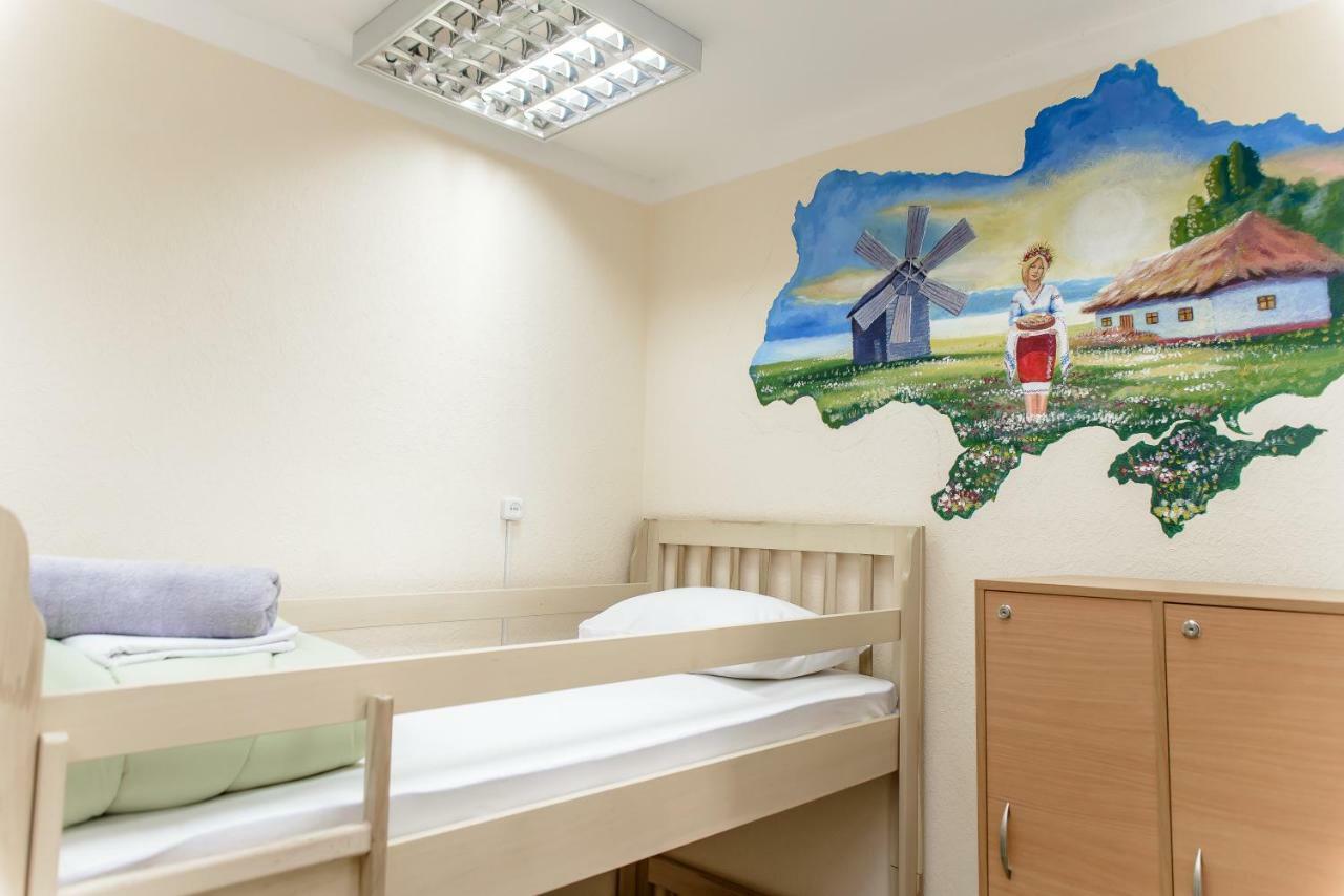 Globus Lipki Hostel Kiev Eksteriør bilde