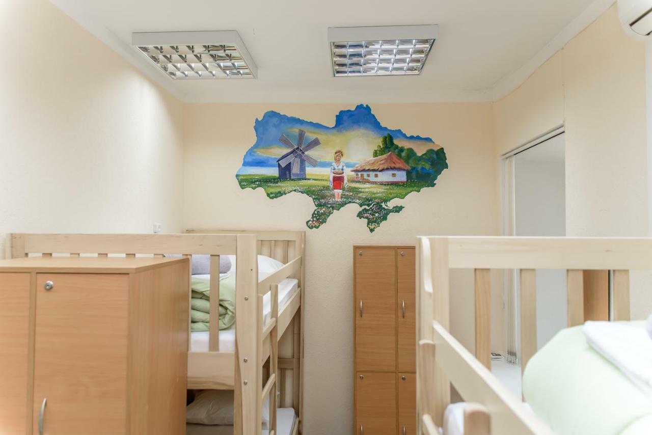 Globus Lipki Hostel Kiev Eksteriør bilde