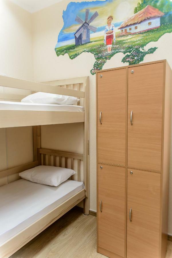 Globus Lipki Hostel Kiev Eksteriør bilde
