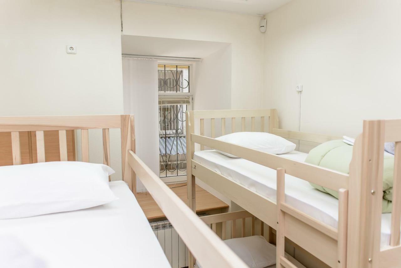 Globus Lipki Hostel Kiev Eksteriør bilde