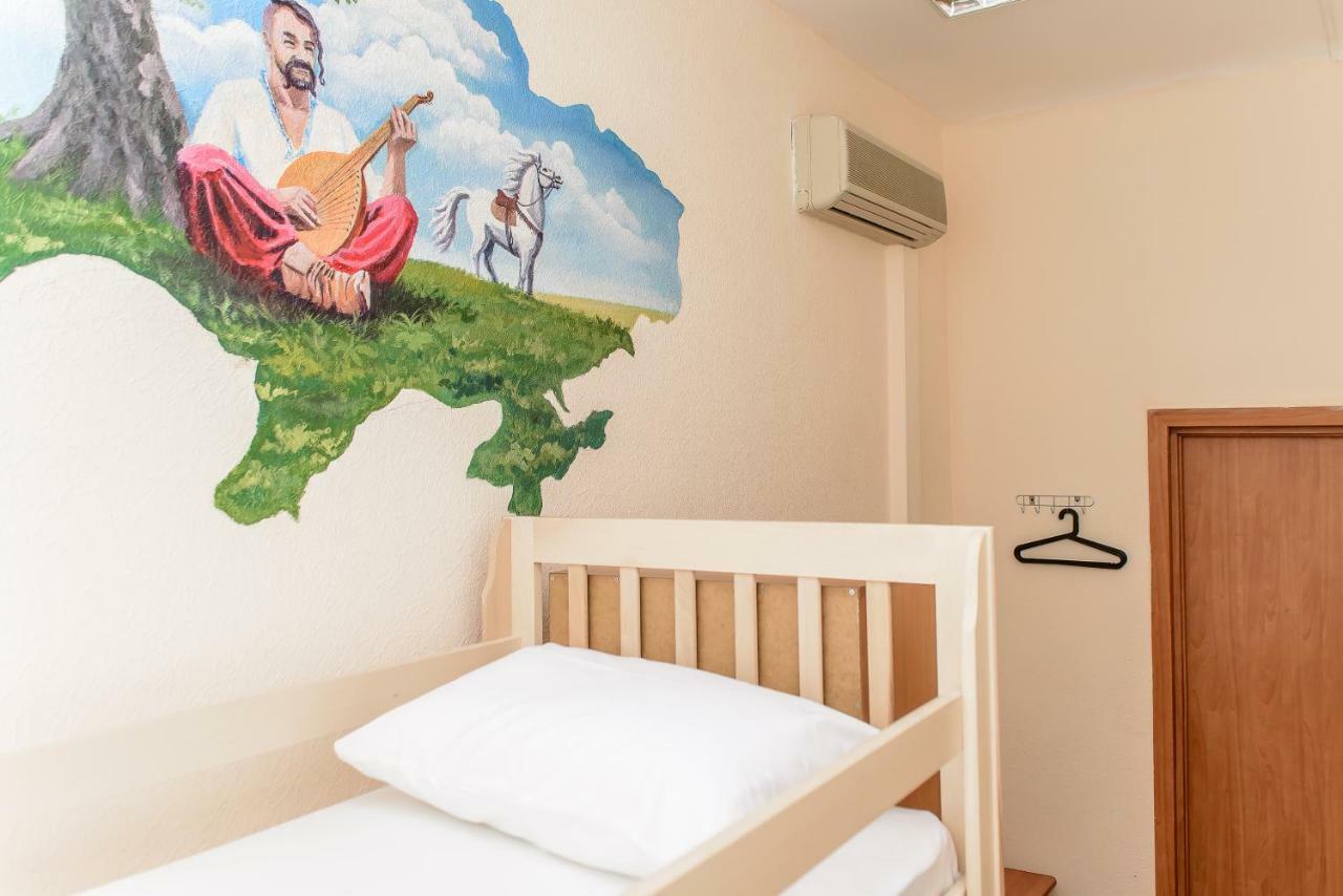 Globus Lipki Hostel Kiev Eksteriør bilde