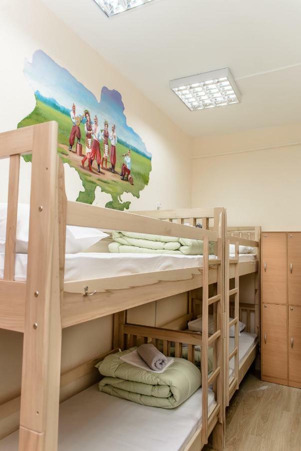Globus Lipki Hostel Kiev Eksteriør bilde