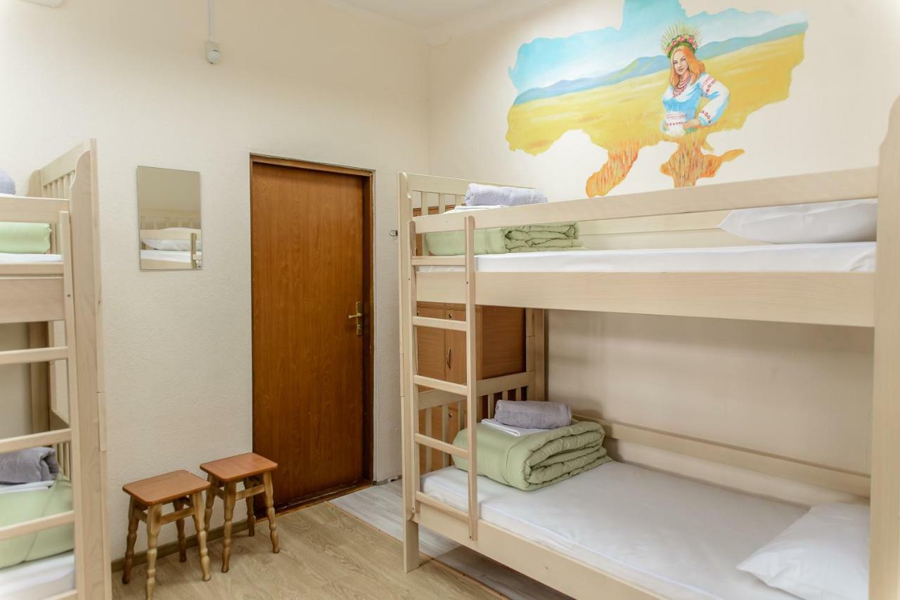 Globus Lipki Hostel Kiev Eksteriør bilde