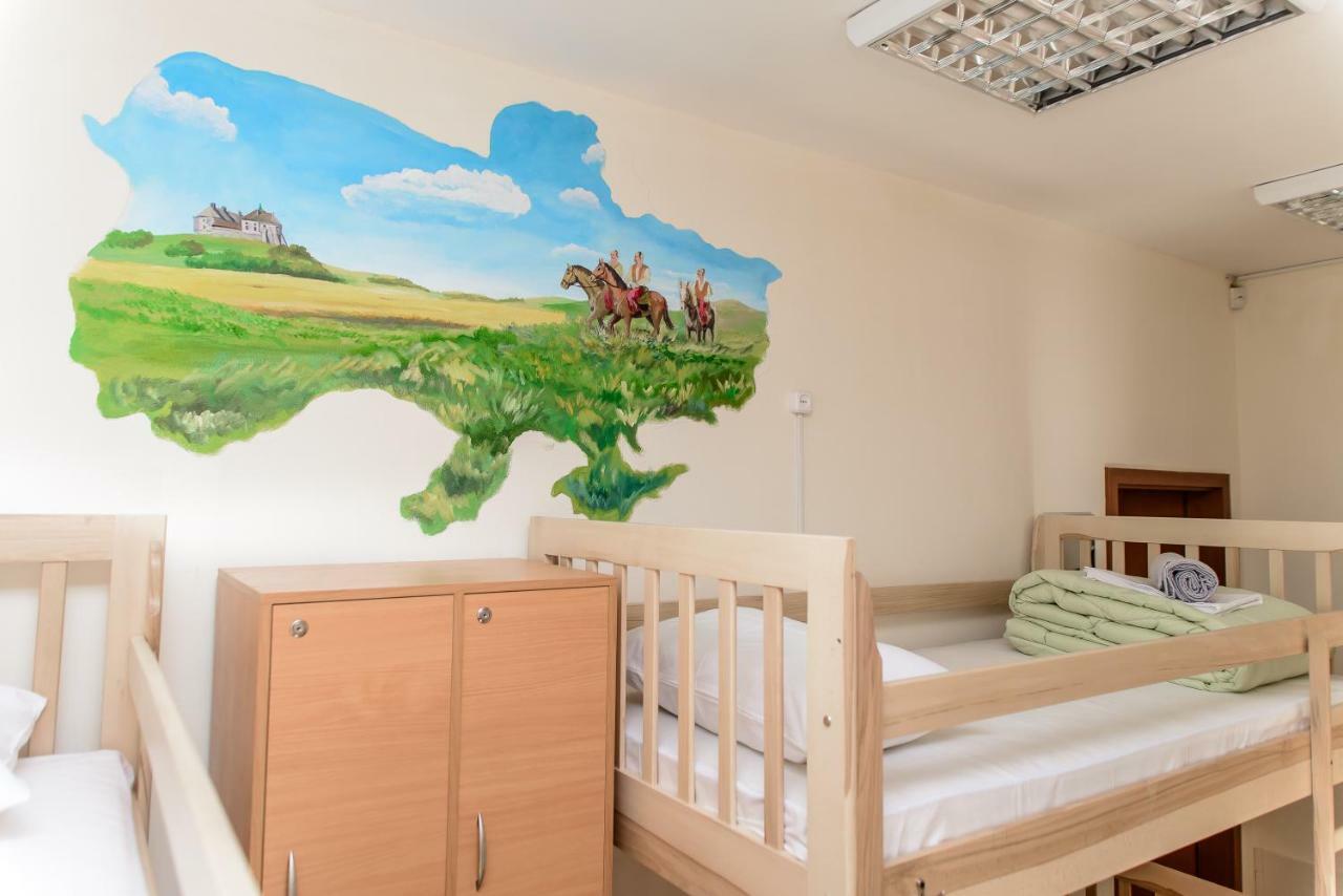 Globus Lipki Hostel Kiev Eksteriør bilde