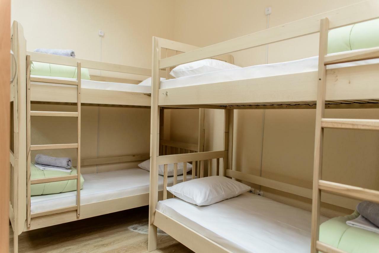 Globus Lipki Hostel Kiev Eksteriør bilde