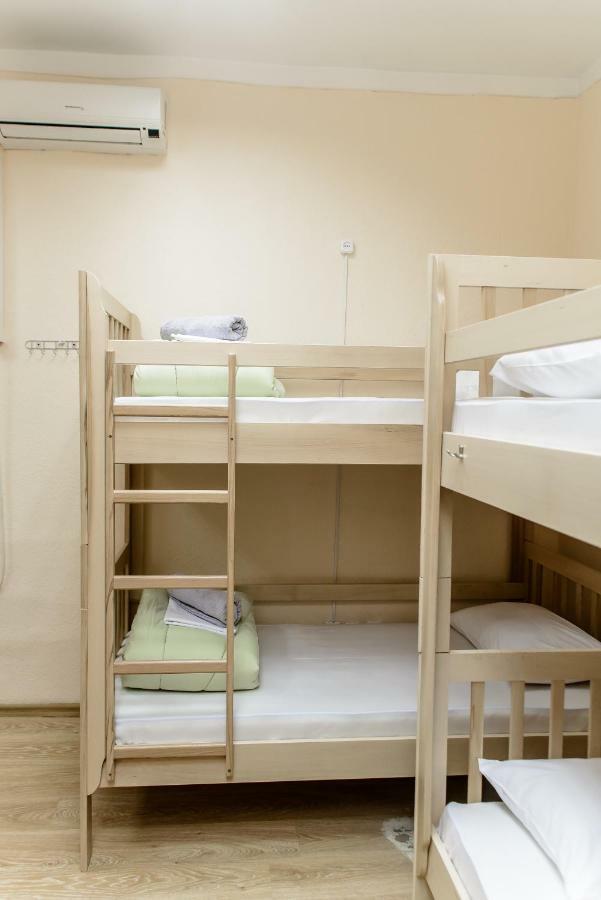 Globus Lipki Hostel Kiev Eksteriør bilde