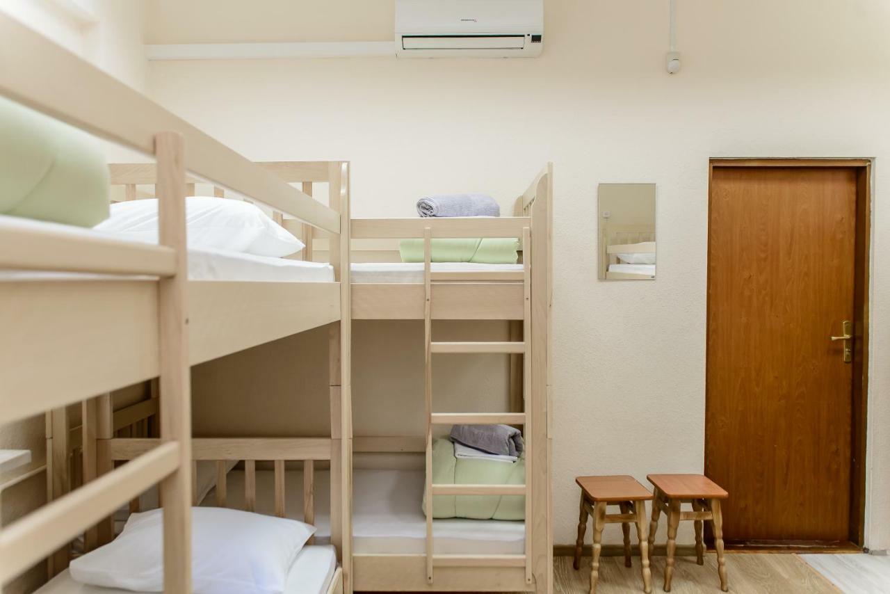 Globus Lipki Hostel Kiev Eksteriør bilde